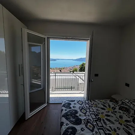 Modern Apartment With Lake View
